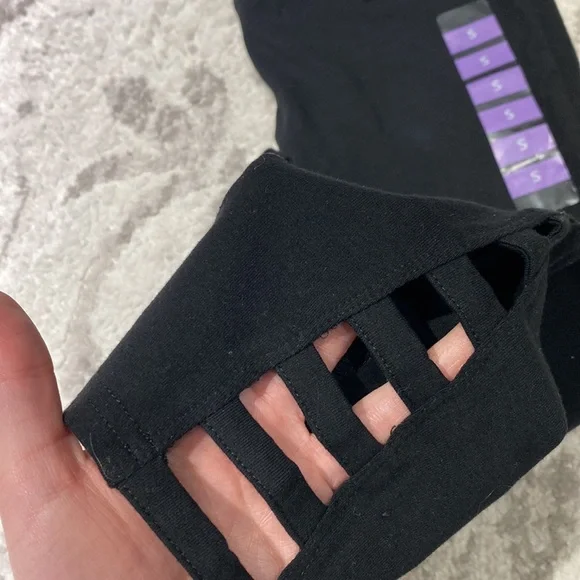 Capris - Picture 3 of 3